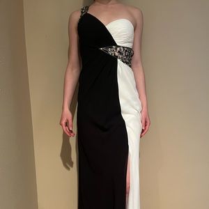 GORGEOUS BLACK & WHITE DESIGNER GOWN ‼️FINAL PRICE‼️
